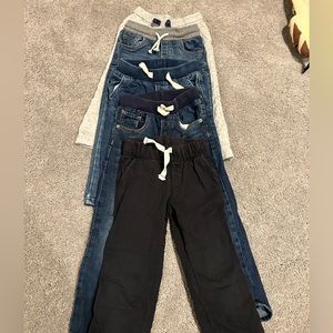 A bundle of 5 4T pants